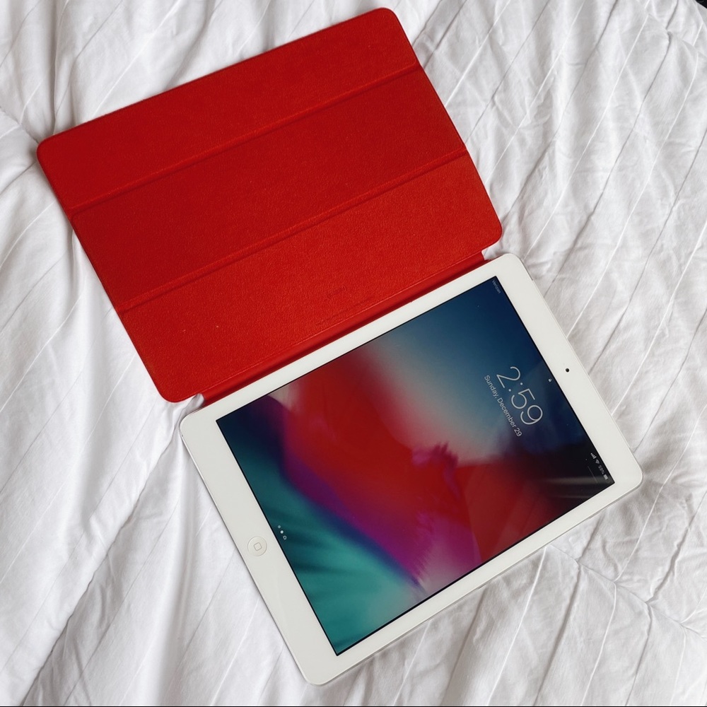 ❌SOLD❌ iPad Air 128GB Silver - Lightly Used